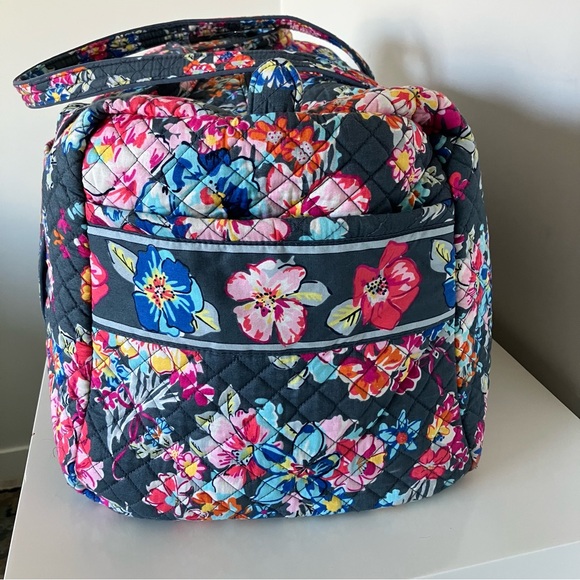 EUC Vera Bradley Large Grey Travel Duffel Bag Pretty Posies 21"L x 11"H x 11"D - Picture 5 of 16